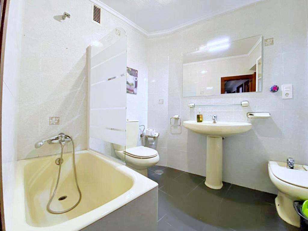 Apartamentos Milan 1 Wifi Y Parking Gratuito Oviedo Ngoại thất bức ảnh
