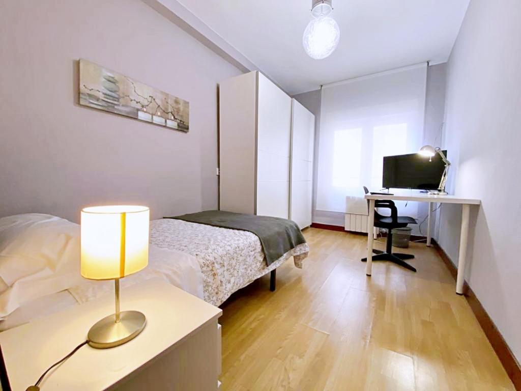 Apartamentos Milan 1 Wifi Y Parking Gratuito Oviedo Ngoại thất bức ảnh