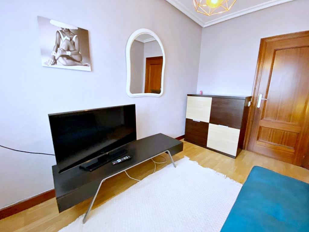Apartamentos Milan 1 Wifi Y Parking Gratuito Oviedo Ngoại thất bức ảnh